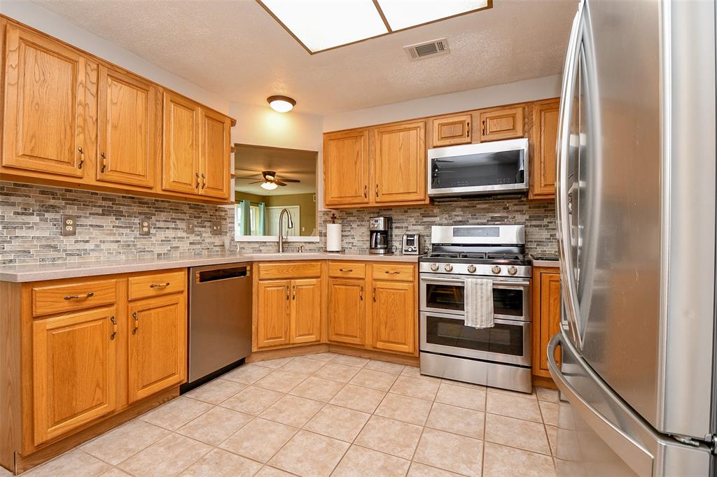 2125 Kingsdale Drive, Deer Park, Texas image 8