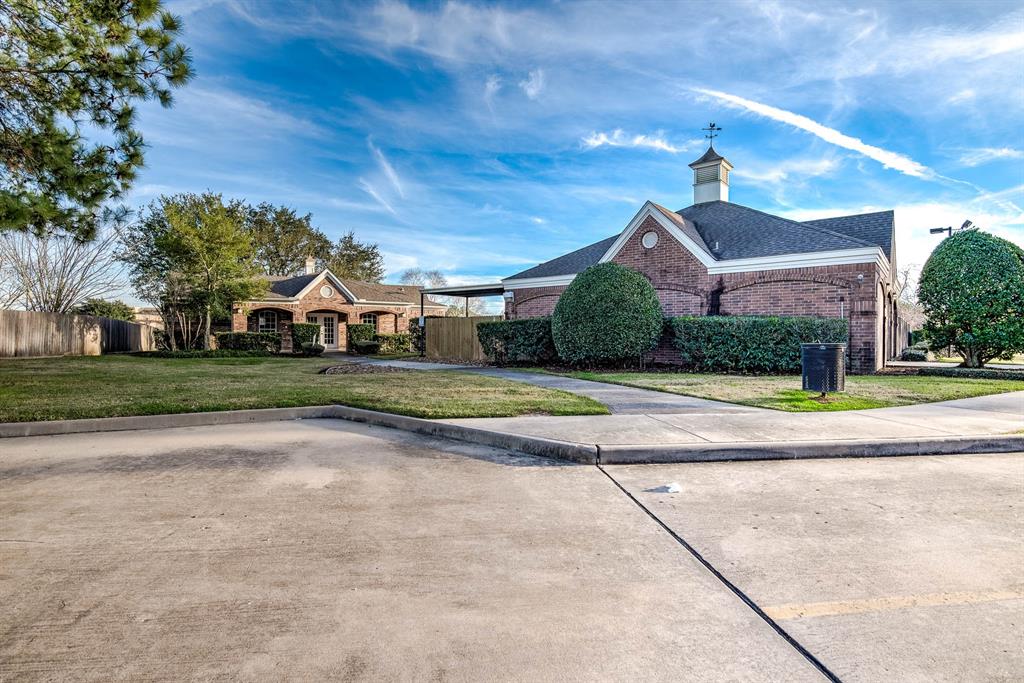 8930 Driftstone Drive, Spring, Texas image 36