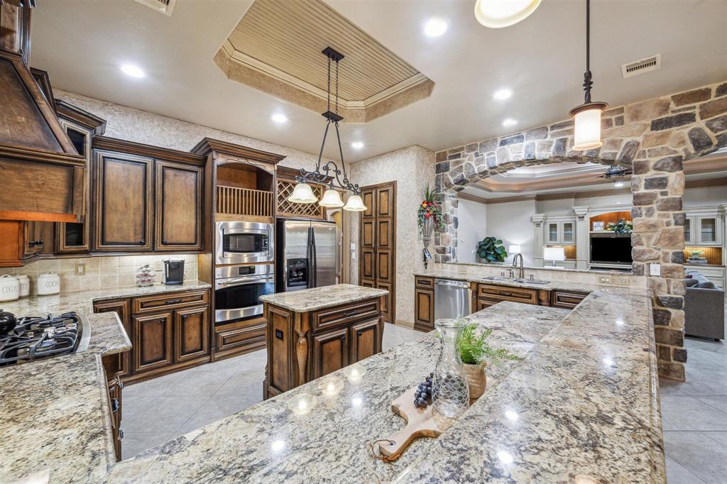 2202 Lakeway Drive, Friendswood, Texas image 19