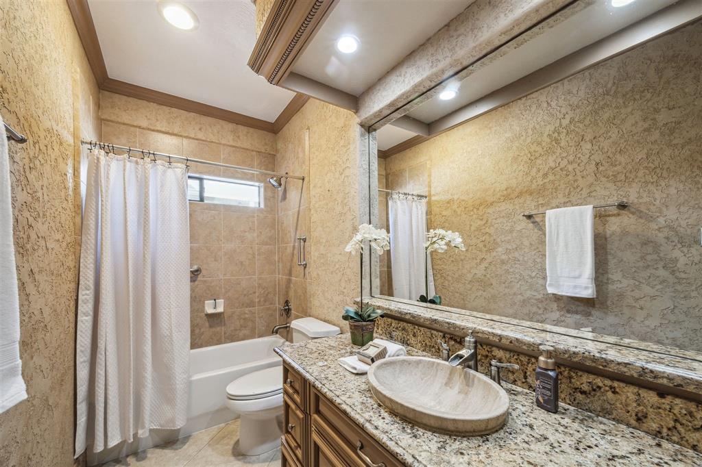2202 Lakeway Drive, Friendswood, Texas image 29