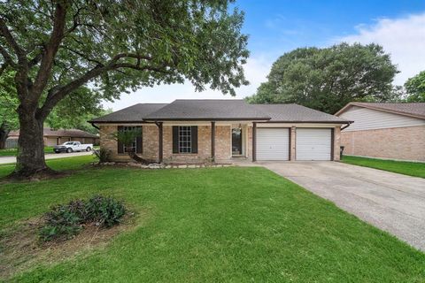 Photo of 1617 Pecan Hollow Street, Pearland, TX 77581 (MLS # 43010553)