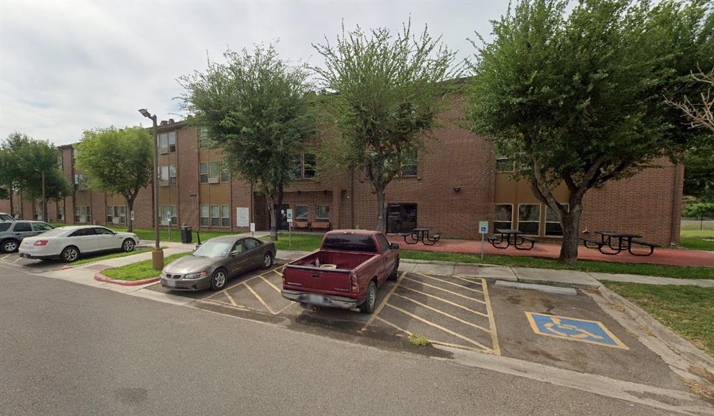 900 Los Ebanos Rd