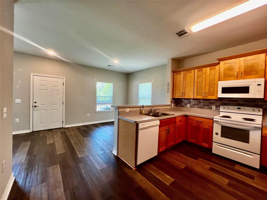 313 Rorem Avenue, Palacios, Texas image 7