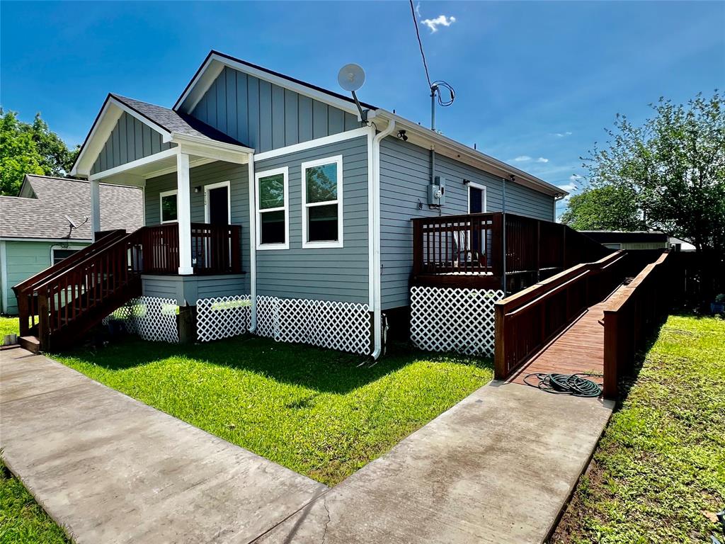 313 Rorem Avenue, Palacios, Texas image 2