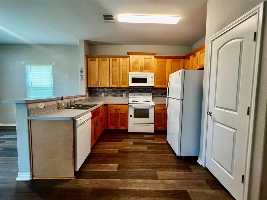 313 Rorem Avenue, Palacios, Texas image 6