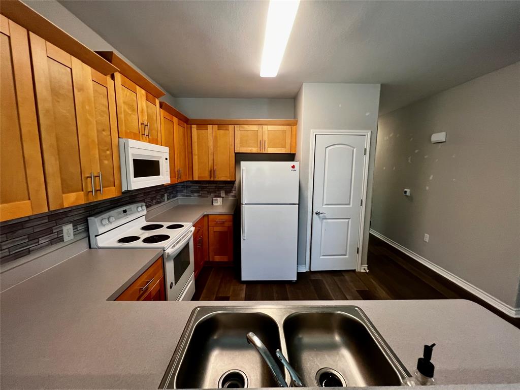 313 Rorem Avenue, Palacios, Texas image 8