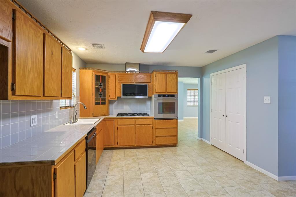 25458 Camelot Lane, Hockley, Texas image 13