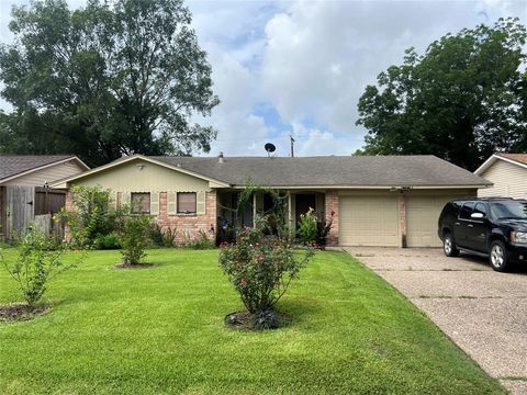 Photo of 8823 Shadow Crest Street, Houston, TX 77074 (MLS # 82498274)