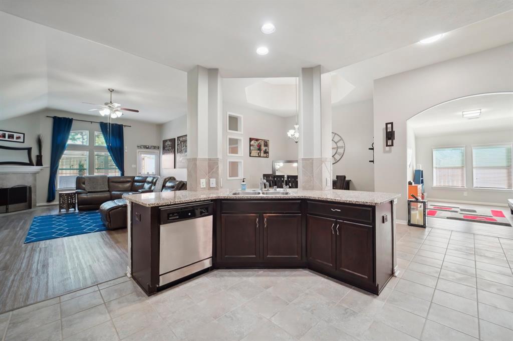 9507 Arrowhead Terrace Lane, Humble, Texas image 11