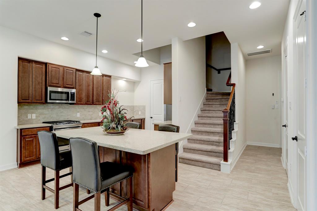 7 Laurelwood Drive