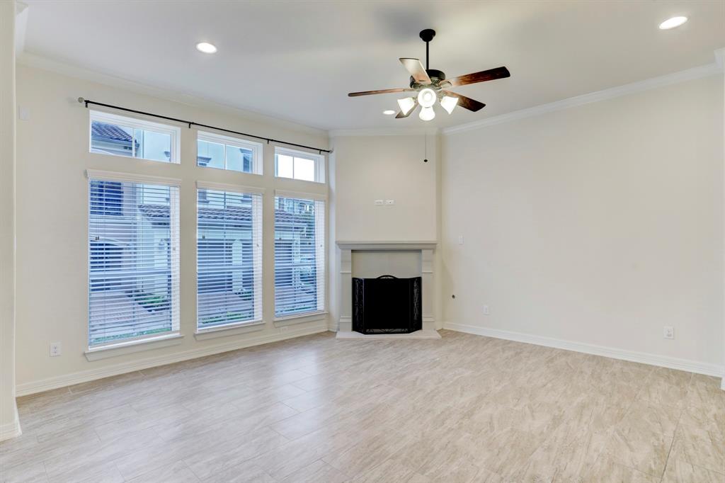 7 Laurelwood Drive