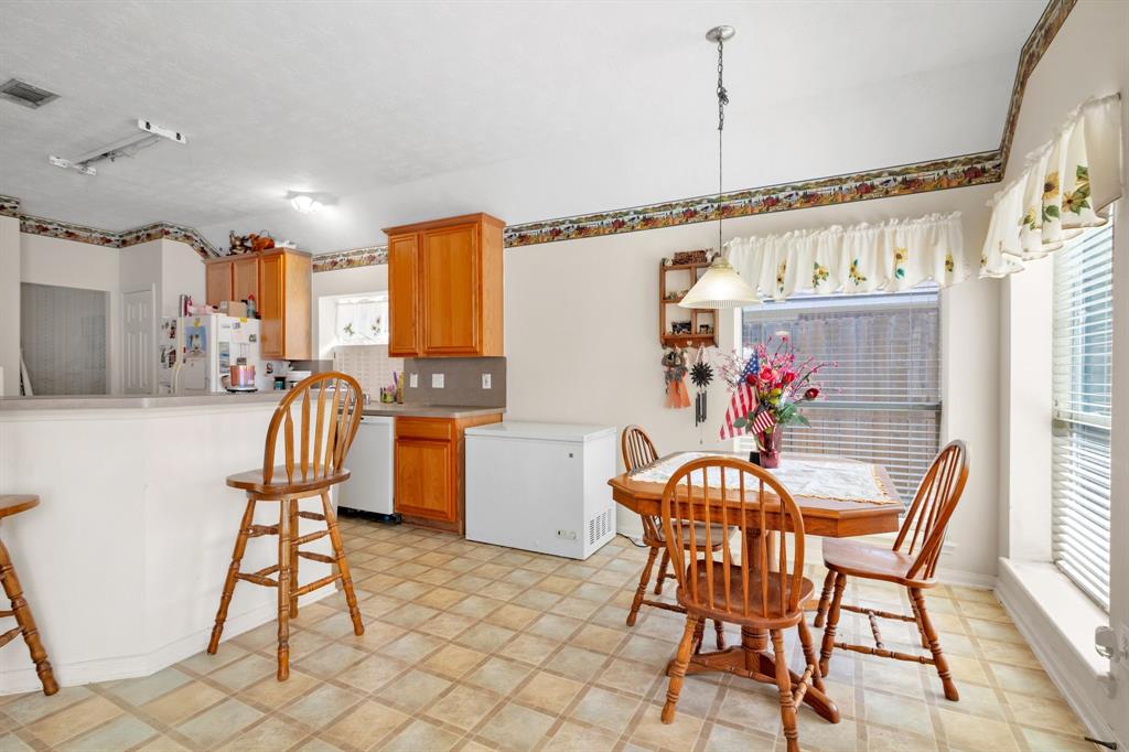 1701 Joshua Tree Lane, Deer Park, Texas image 13