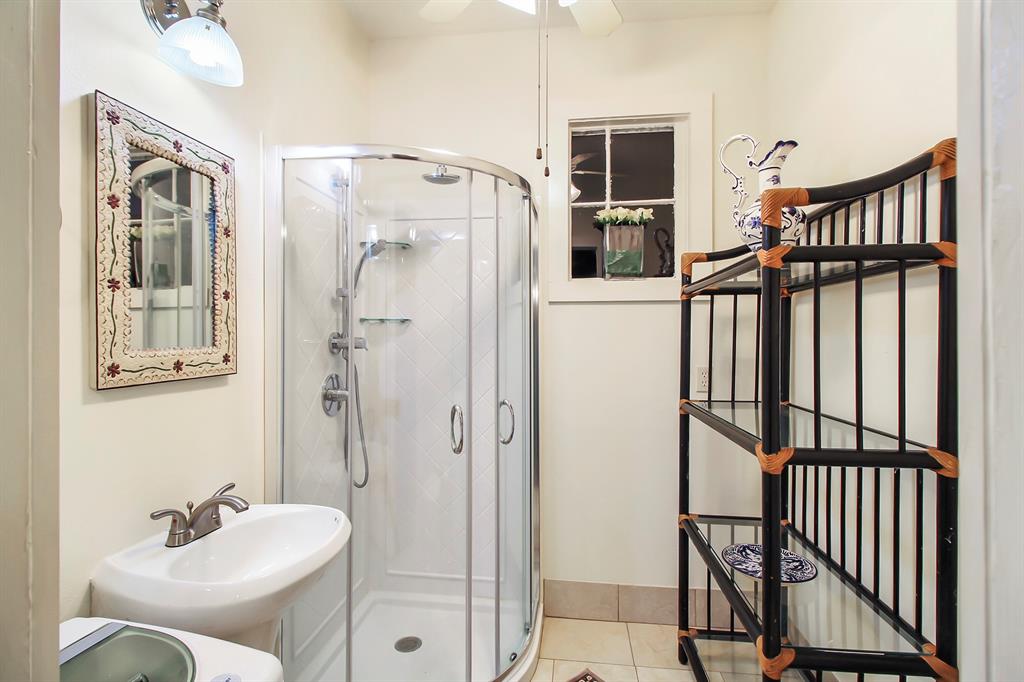 4804 Bellaire Boulevard, Bellaire, Texas image 38
