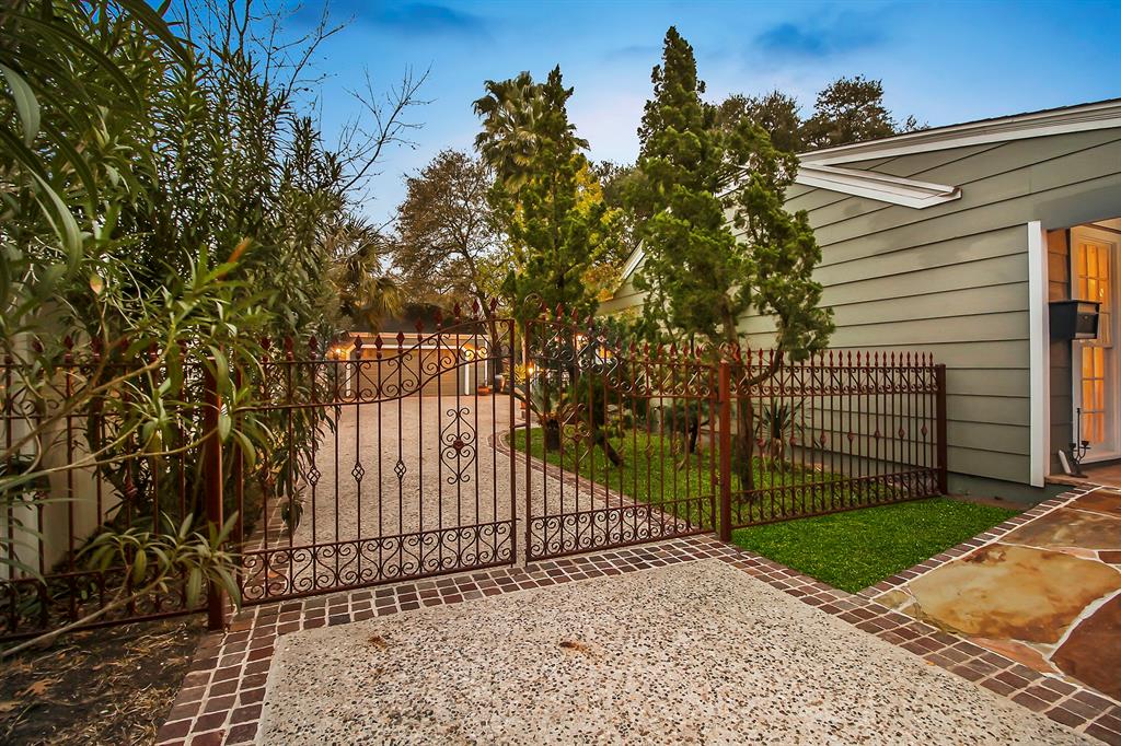 4804 Bellaire Boulevard, Bellaire, Texas image 2