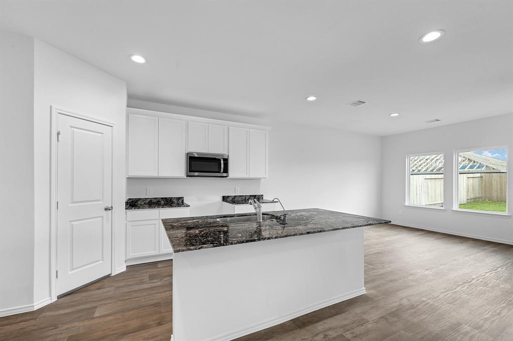 31203 South Eden Manor Loop, Fulshear, Texas image 5