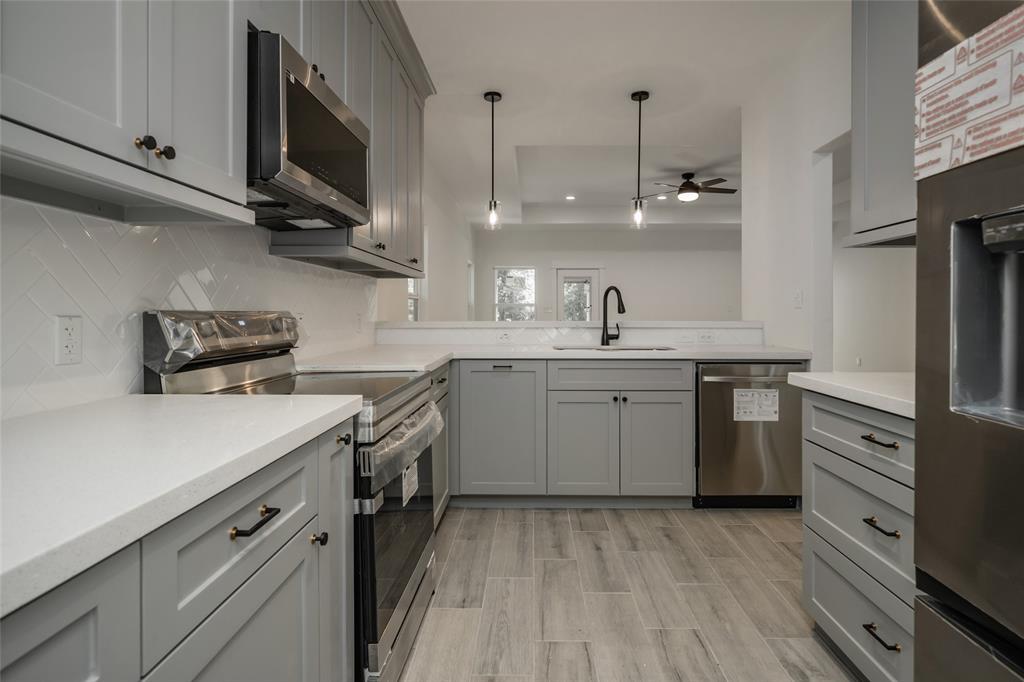 1199 S 3rd Street, Conroe, Texas image 5