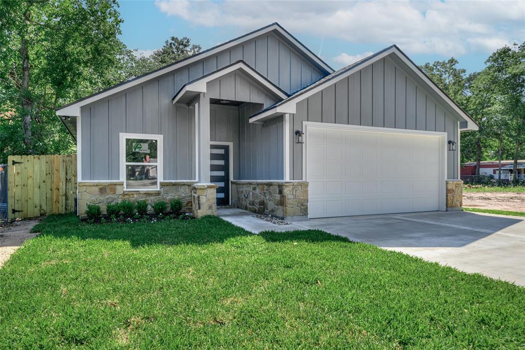 1199 S 3rd Street, Conroe, Texas image 2