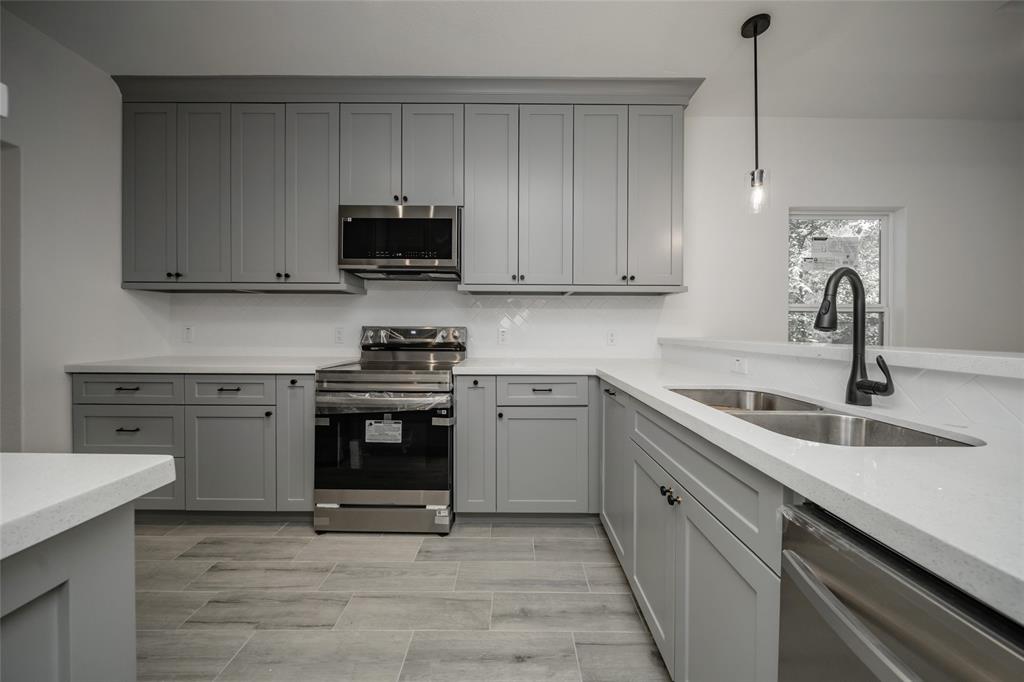 1199 S 3rd Street, Conroe, Texas image 7
