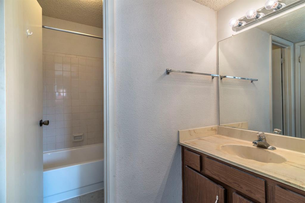 1516 Bay Area Boulevard #M2, Houston, Texas image 9