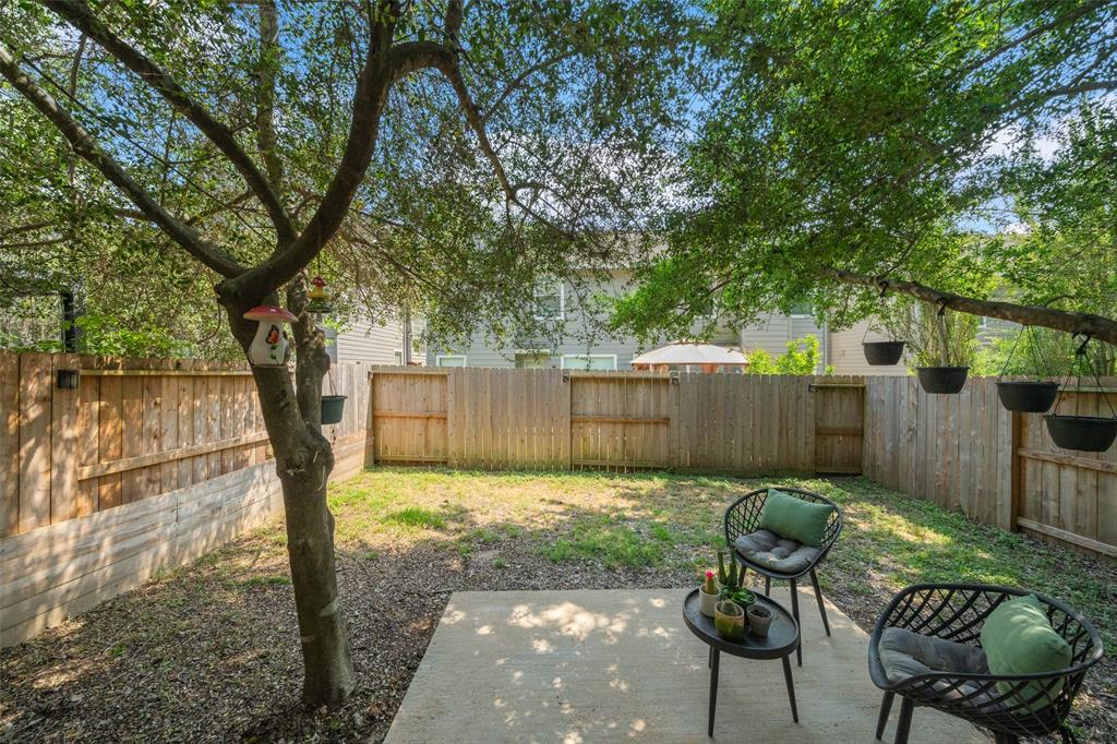 38 Wineberry Place, The Woodlands, Texas image 2