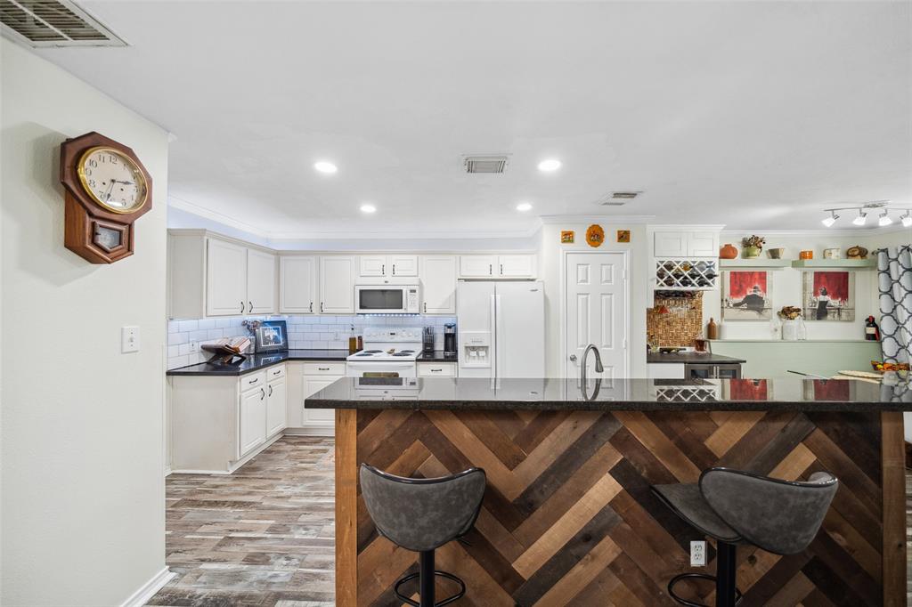 38 Wineberry Place, The Woodlands, Texas image 3