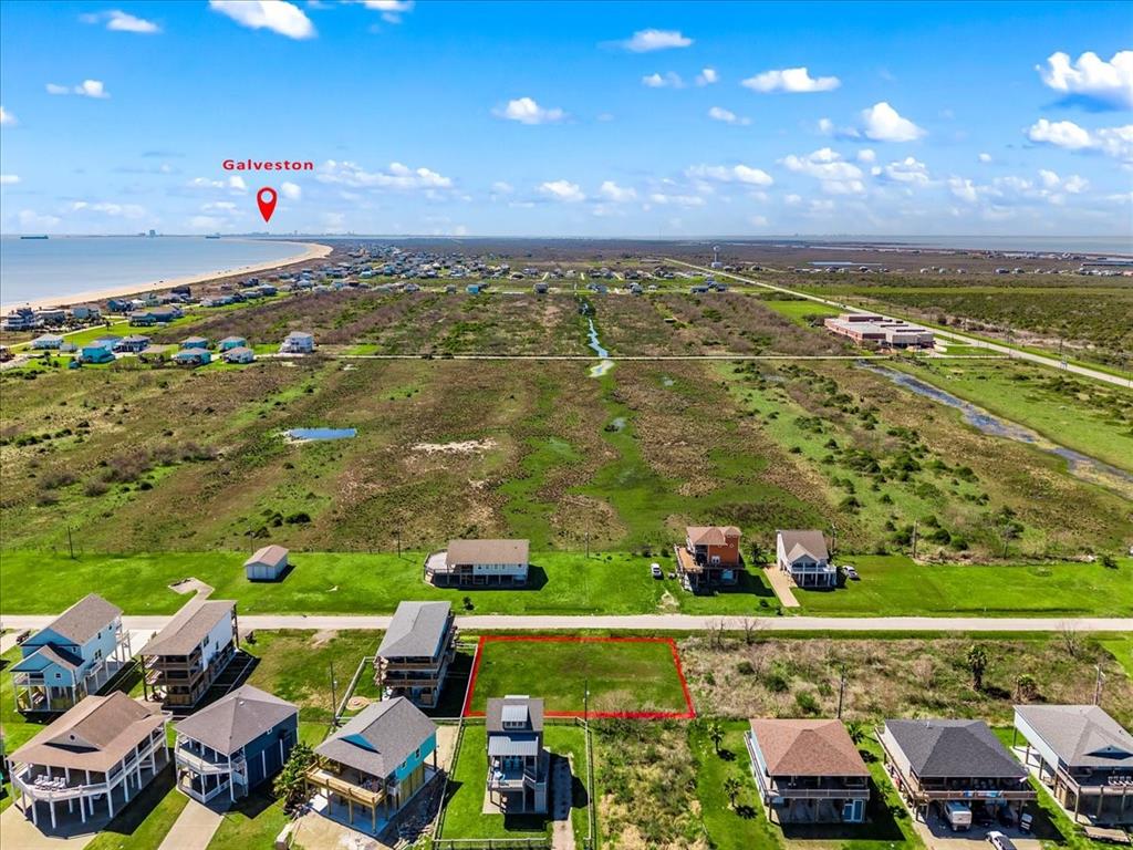 938 Melody Lane, Crystal Beach, Texas image 2