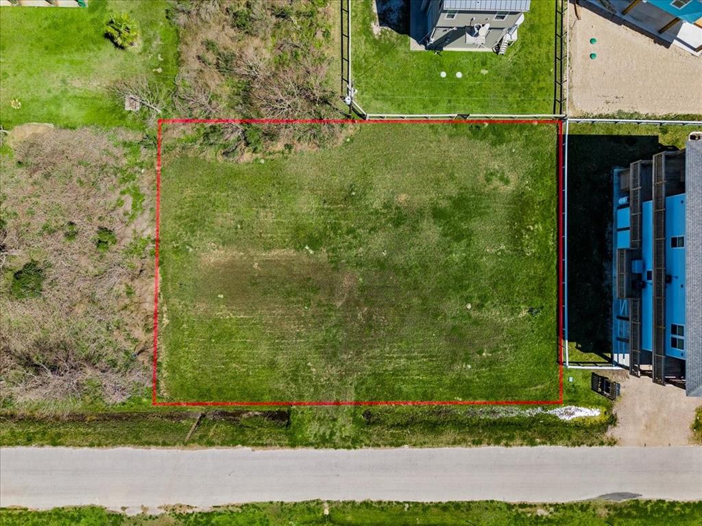938 Melody Lane, Crystal Beach, Texas image 8