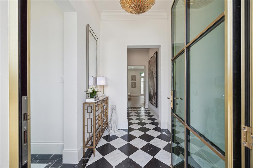 10 Wentworth Square Avenue