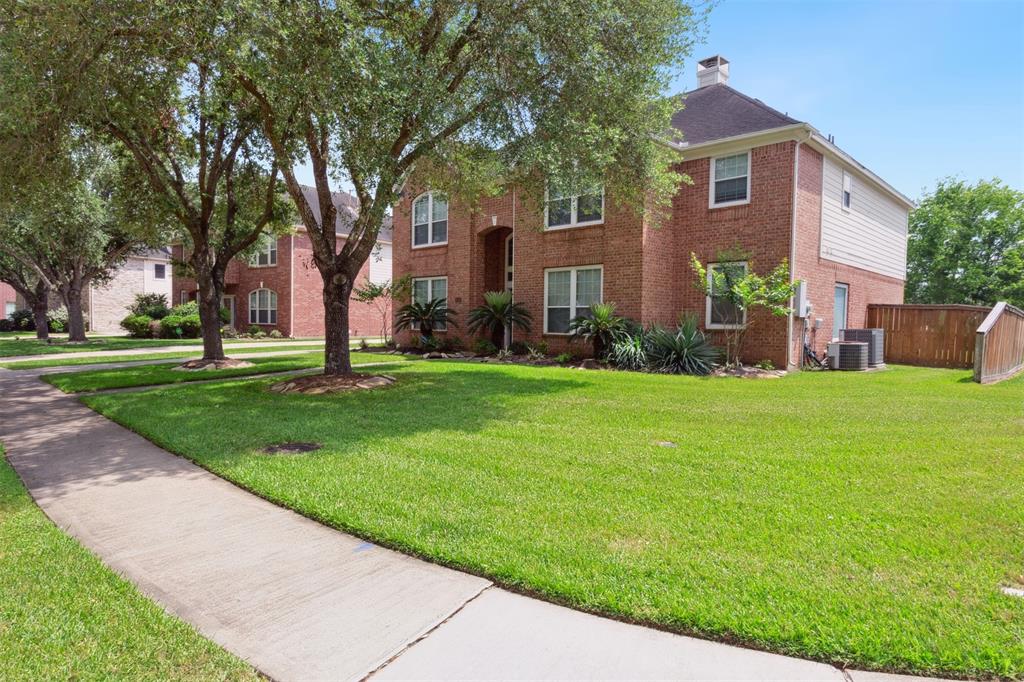 5002 Hearth Hollow Lane, Sugar Land, Texas image 2