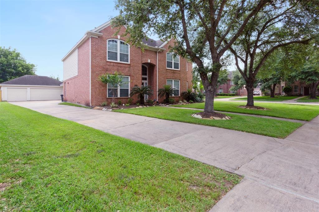 5002 Hearth Hollow Lane, Sugar Land, Texas image 3