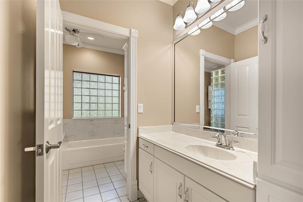 2 Oak Crest Circle, Magnolia, Texas image 14
