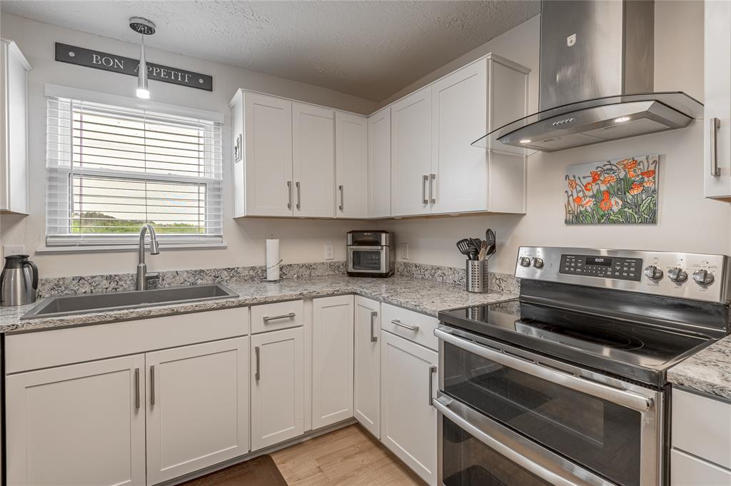 396 S Oak Lee Drive, Onalaska, Texas image 11
