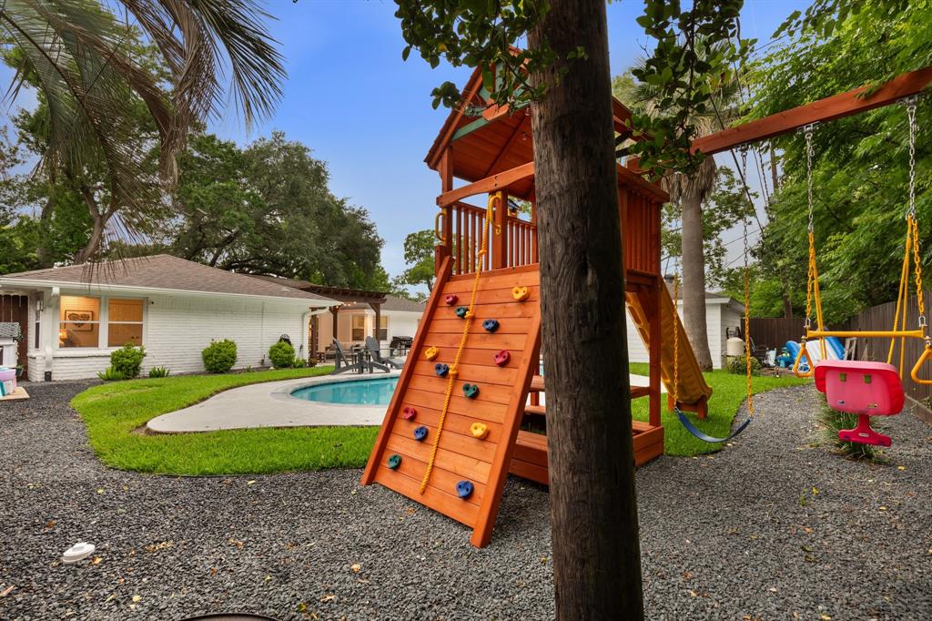 10707 Atwell Drive, Houston, Texas image 37
