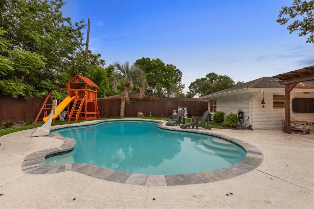 10707 Atwell Drive, Houston, Texas image 35