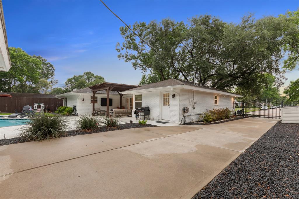 10707 Atwell Drive, Houston, Texas image 47