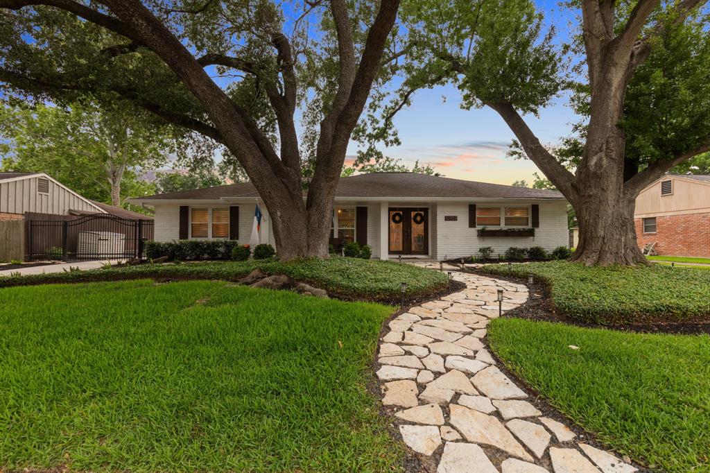 10707 Atwell Drive, Houston, Texas image 1