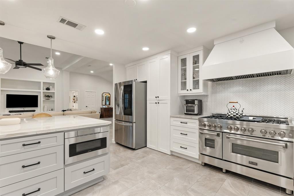 10707 Atwell Drive, Houston, Texas image 12