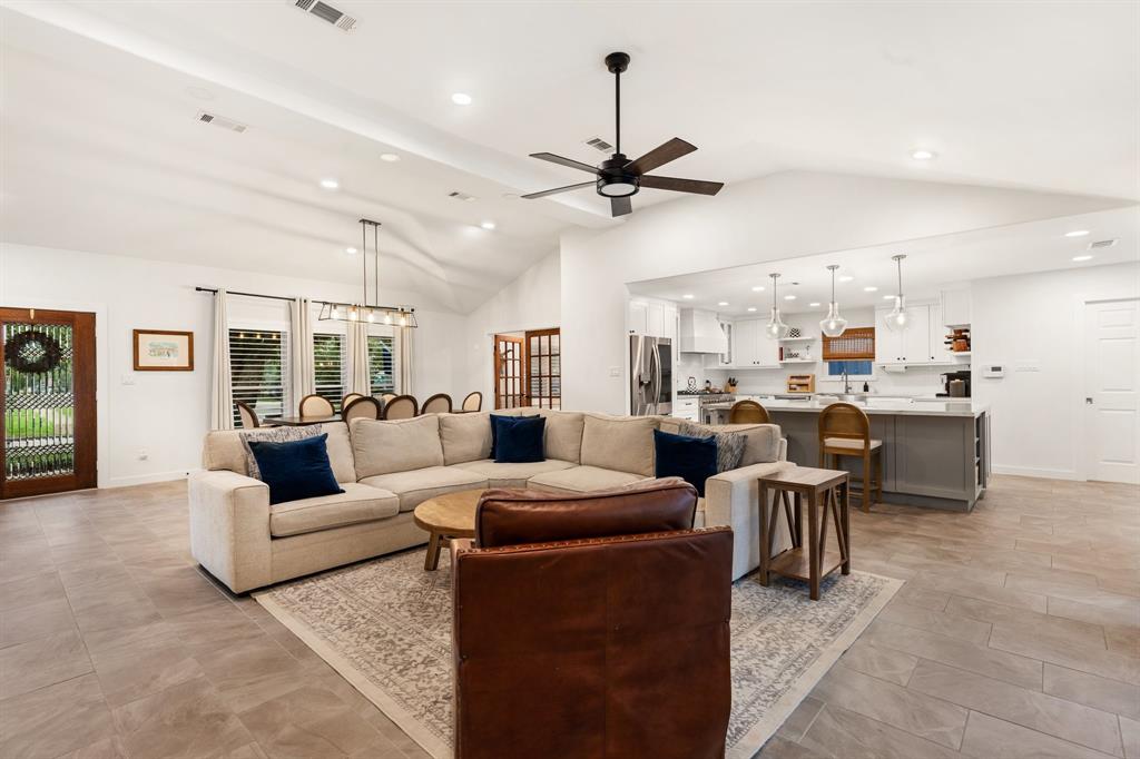 10707 Atwell Drive, Houston, Texas image 3