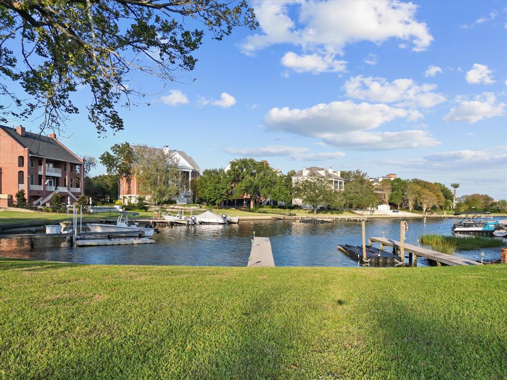 1202 Spring Cress Lane, Seabrook, Texas image 7