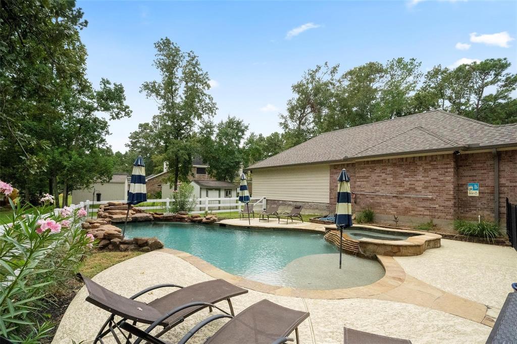 32926 Leafy Oak Court