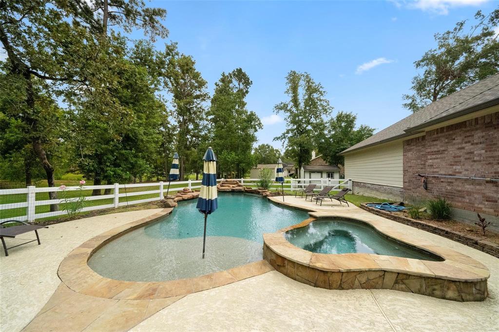 32926 Leafy Oak Court