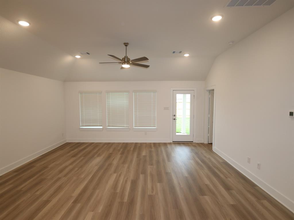 2018 Flower Meadows Drive, Rosenberg, Texas image 3