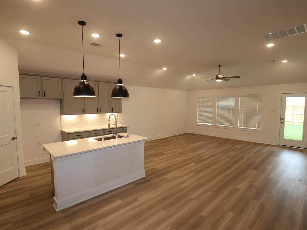 2018 Flower Meadows Drive, Rosenberg, Texas image 10