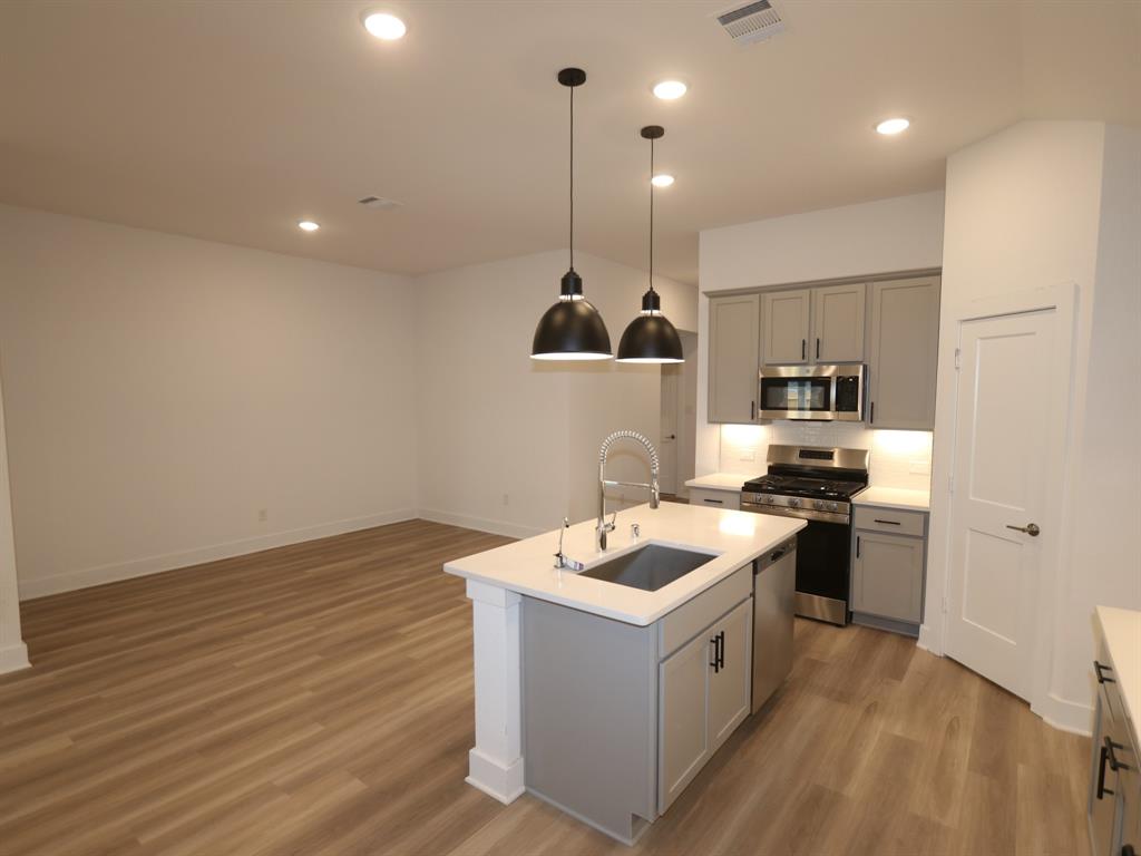 2018 Flower Meadows Drive, Rosenberg, Texas image 11