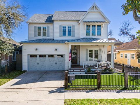 726 E 10th 1/2 Street Houston TX 77008