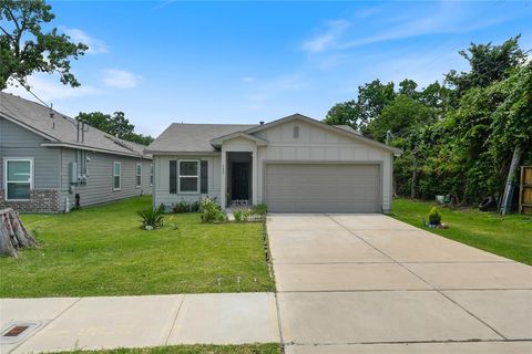 Photo of 302 Connecticut Street, Houston, TX 77029 (MLS # 81187655)