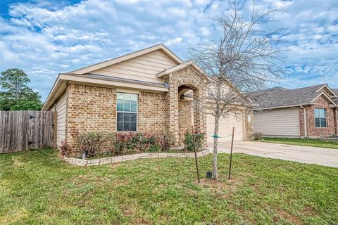 Single Family Residence in Spring TX 2038 Treasure Mountain Drive 2.jpg