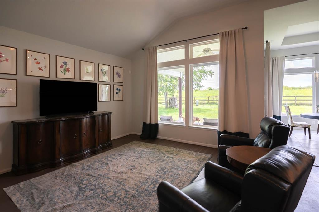 253 Twin Lakes Boulevard W