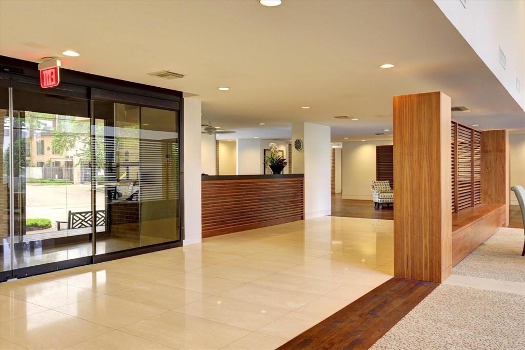 21 Briar Hollow 408