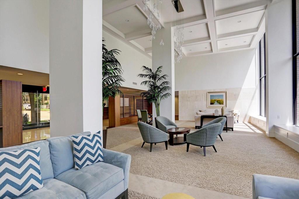 21 Briar Hollow 408